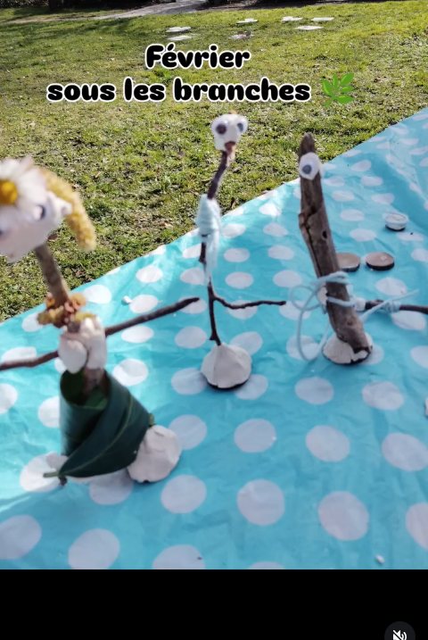 Bonhommes en bout de bois fabriqués lors d'un atelier nature - Février sous les branches